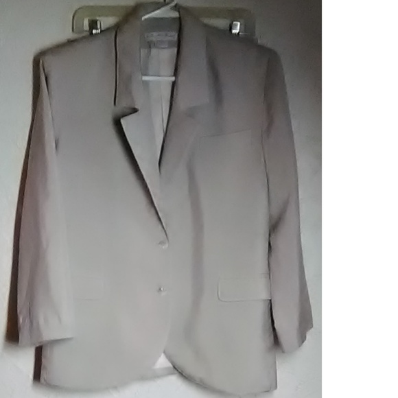 William Wai Designs 100% Silk Cream Skirt Suit - Picture 4 of 6